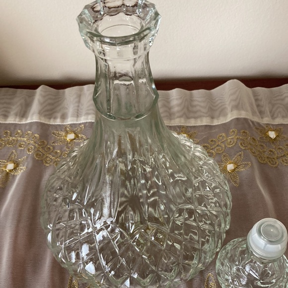 Vintage Wine Decanter Clear Glass with Top Diamond Cut in Excellent Condition - Picture 6 of 9
